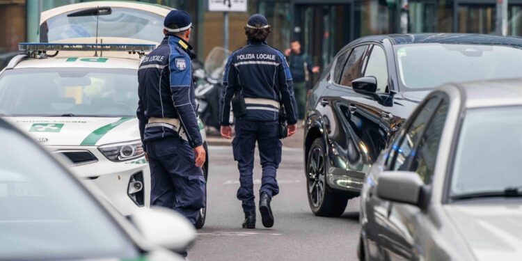 L'incidente nel tardo pomeriggio in via Lorenteggio
