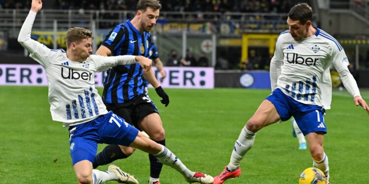 Una fase di Inter-Como d'andata  (foto Roberto Colombo)