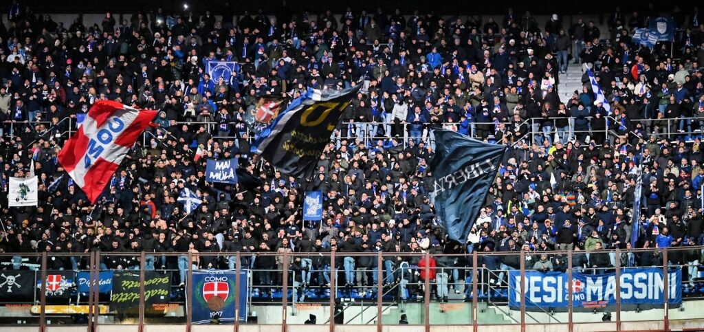 I tifosi del Como a San siro (foto Roberto Colombo)