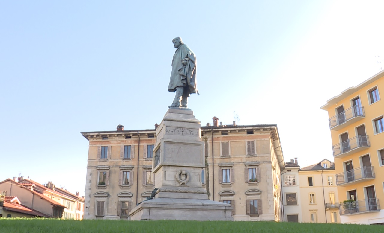 Violenza tra minorenni in piazza Vittoria a Como: i quattro arrestati per tre anni non potranno avvicinarsi ai locali del centro