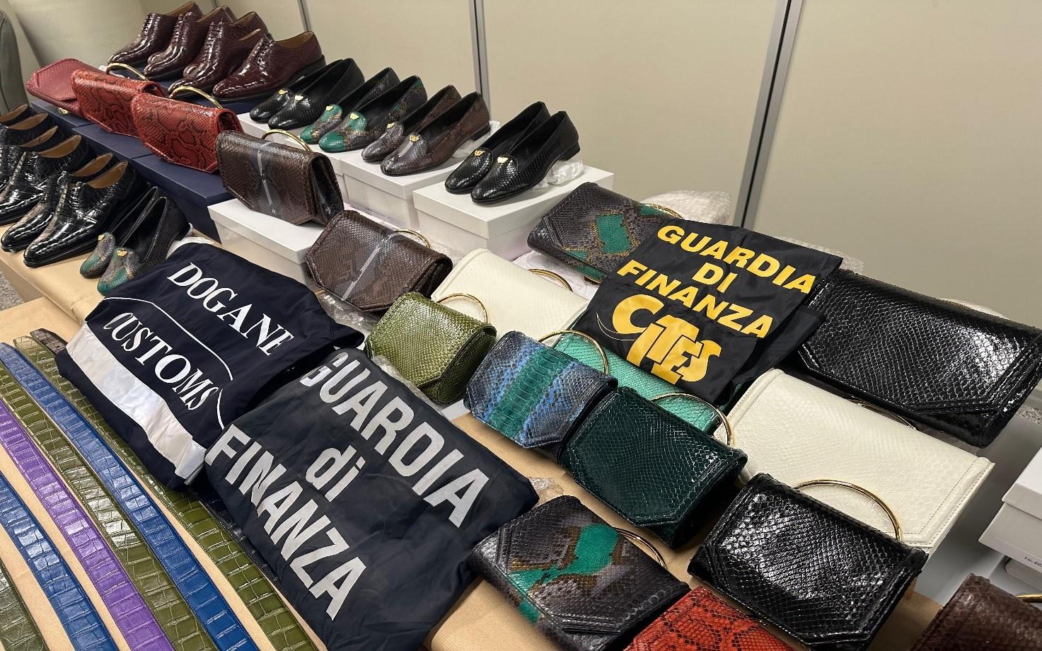 Sequestrati in dogana accessori in pelle di pitone e coccodrillo, 25enne denunciato
