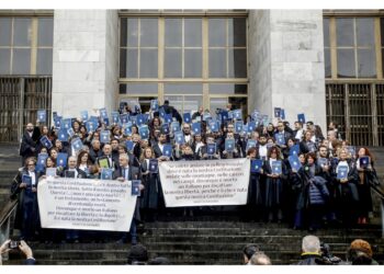 Durante la cerimonia i magistrati hanno lasciato l'aula