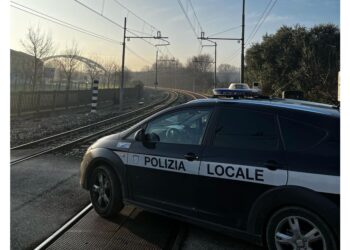 Intervento vigili poco prima del passaggio di un convoglio