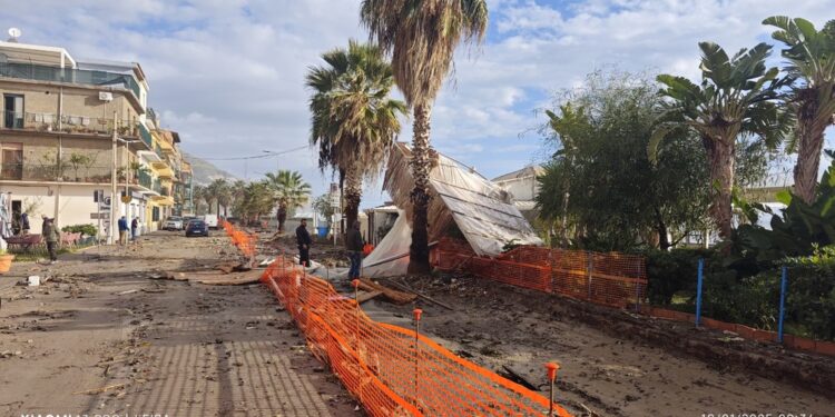 Particolarmente colpita la zona del Lungomare di Mazzeo