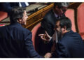 Ma Renzi non doveva ritirarsi dalla politica?