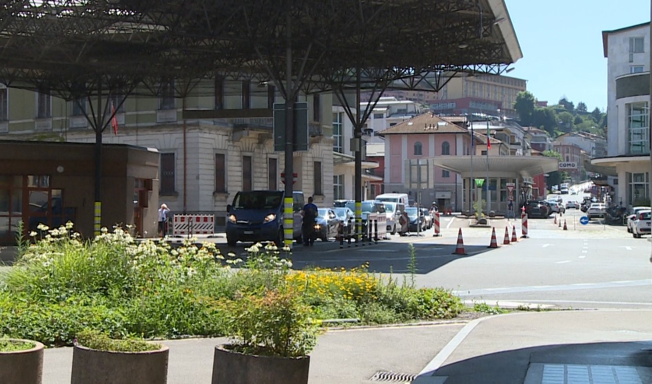 “Stop alla tassa sulla salute per i vecchi frontalieri”. Il Pd lancia una raccolta firme