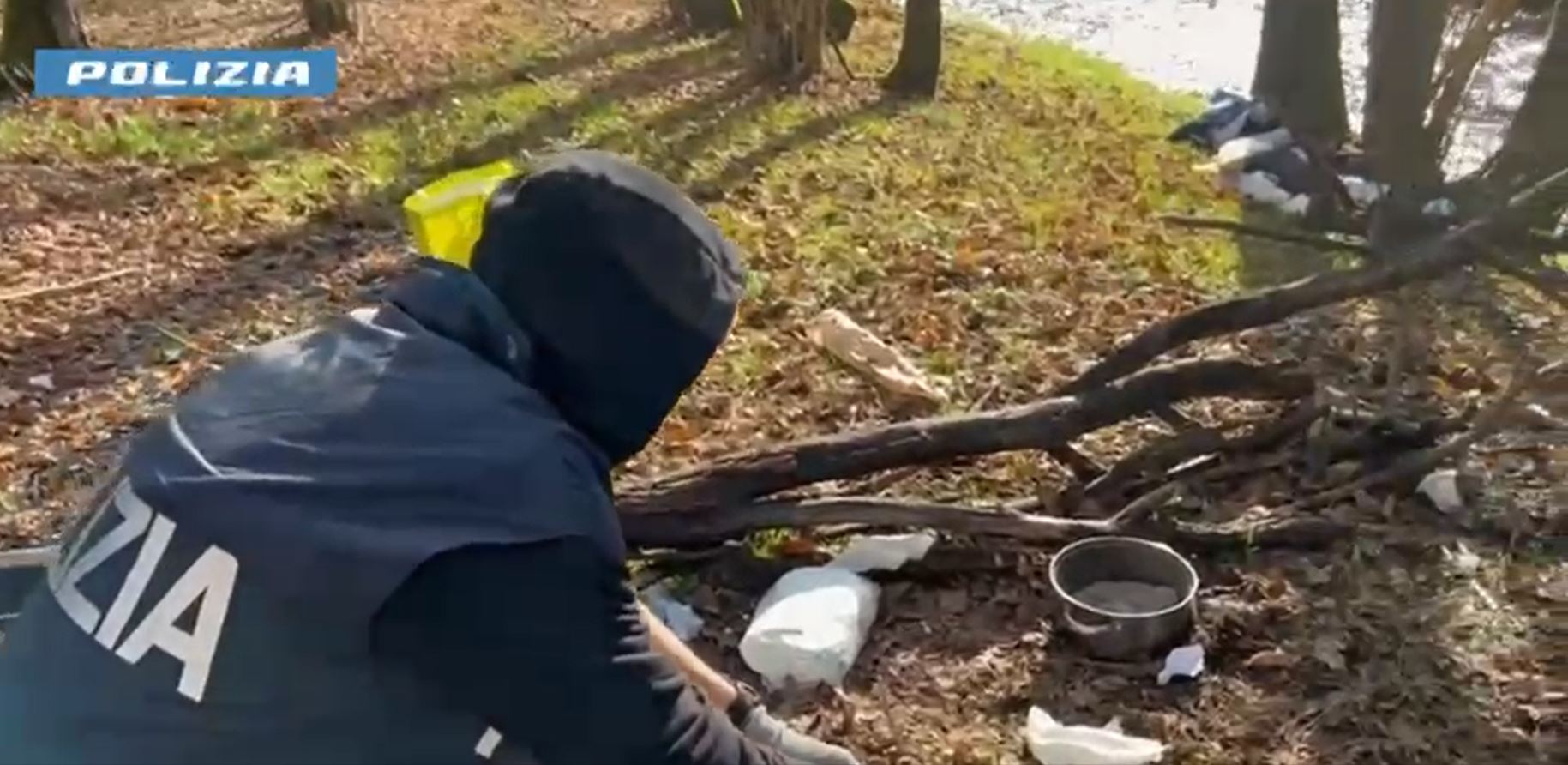 Lotta allo spaccio e ai furti in casa. Due marocchini espulsi, Daspo urbano per una 52enne rumena