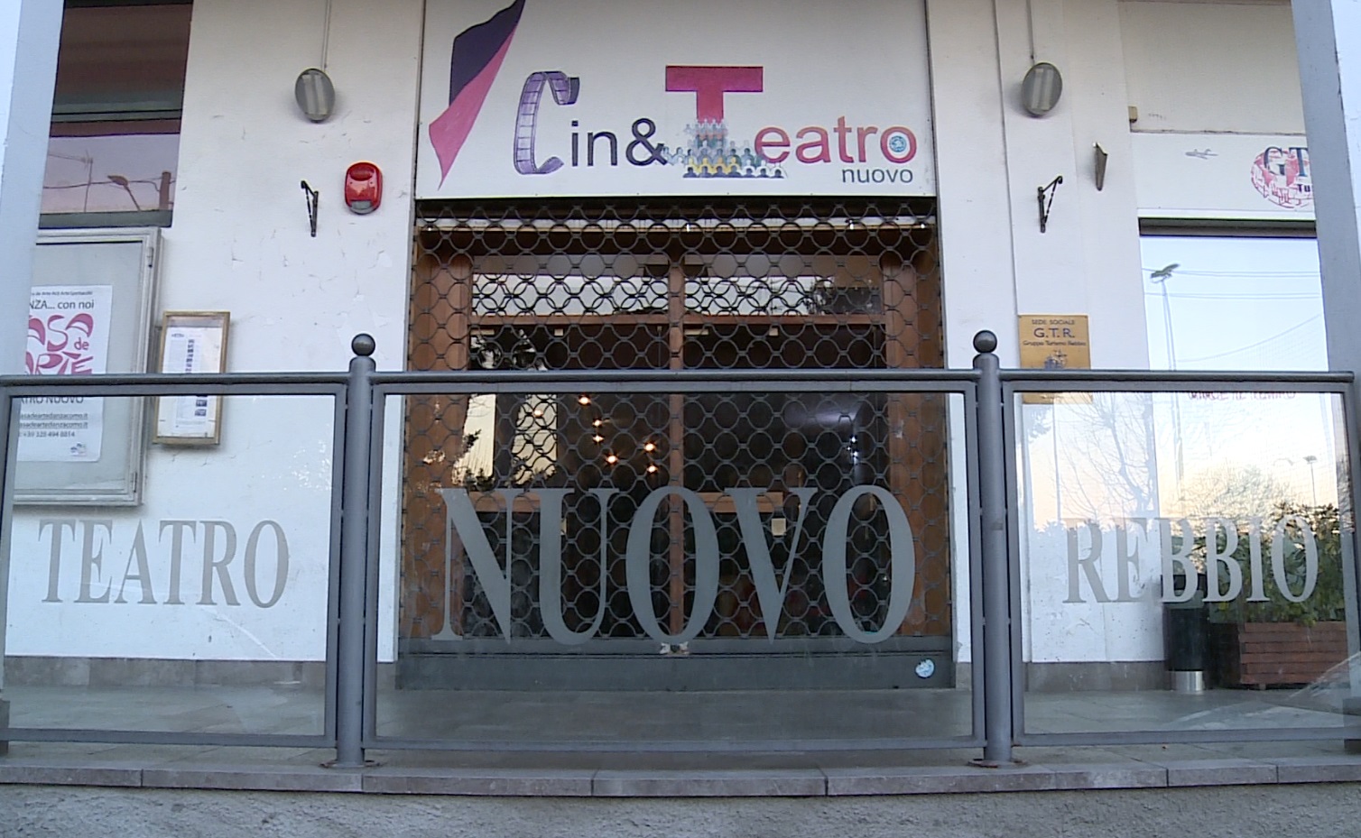 Teatro di Rebbio, la lettera di 34 comaschi a sostegno di don Giusto