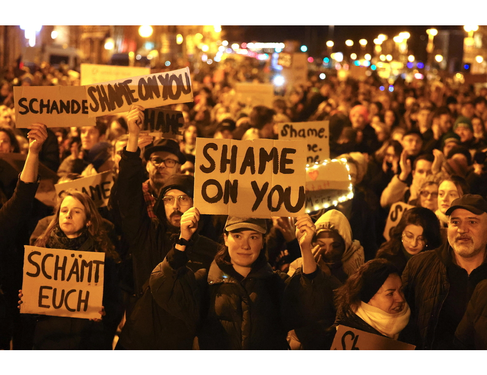 Berlino scende in piazza contro Merz, ‘no all’asse con l’AfD’