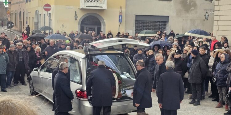 Madre legge Inno all'Amore di San Paolo