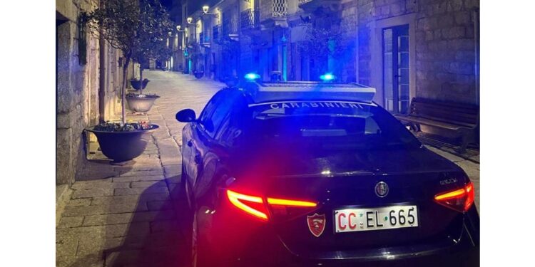 L'uomo accusato anche di aver derubato lei e un'altra donna
