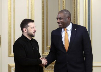Il ministro Lammy: 'Giro di vite su Putin