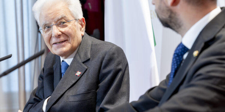 Capo dello Stato consegna onorificenze al merito Repubblica