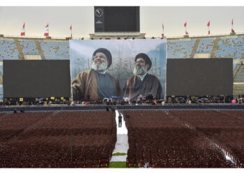 Nello stadio le gigantografie di Nasrallah e Safieddine