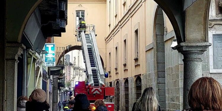 E' la sede del Comune. Pronto intervento di vigili e pompieri