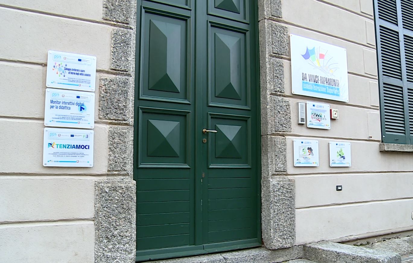 Spray al peperoncino in classe, mobilitazione ad Albate