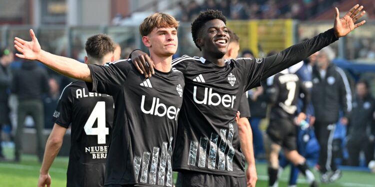 L'esultanza dei gioielli azzurri, Nico Paz e Assane Diao (foto Roberto Colombo)