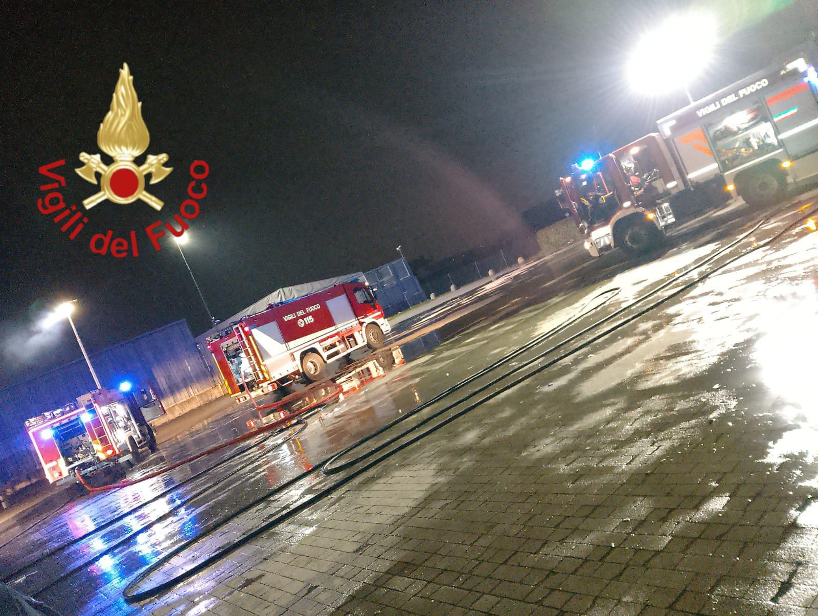 Tentato assalto a un supermercato con l’esplosivo, incendio a Turate