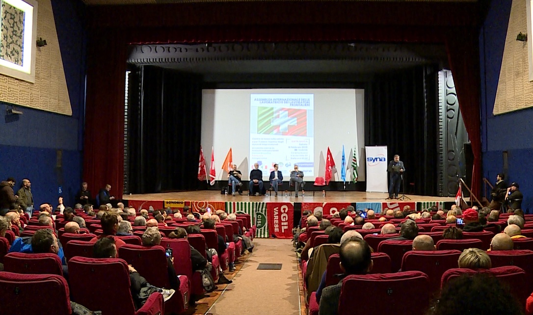 Tassa sulla salute, i frontalieri: “Non siamo evasori. Pronti a passare alle vie legali”