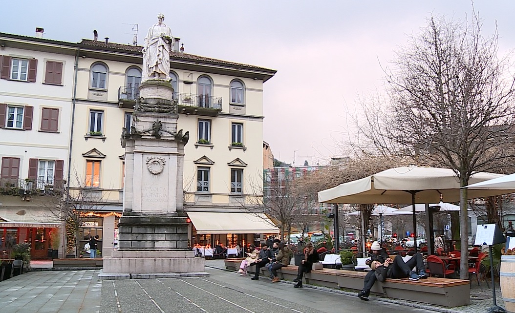 Violenza in piazza Volta. Il sindaco: “Presidi fissi impossibili. Servono leggi più severe”