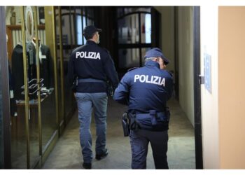 Ipotizzato l'omicidio volontario. L'uomo interrogato a lungo