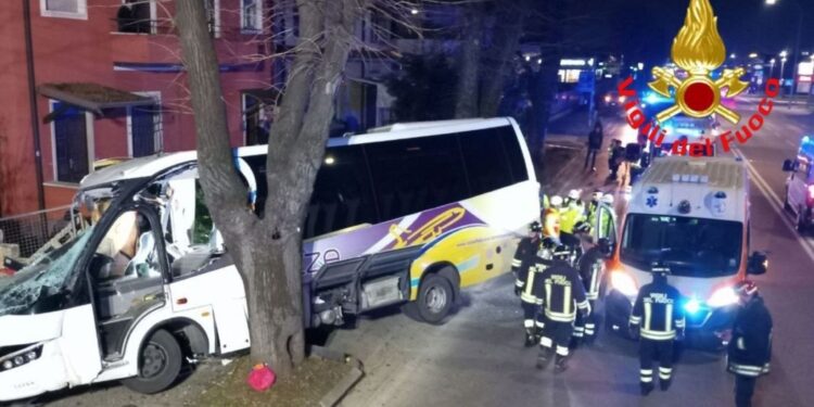 Coinvolto un gruppo di anziani di ritorno da Alassio