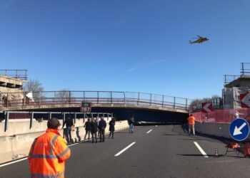 Trasferito in elisoccorso all'ospedale Santa Corona di Pietra