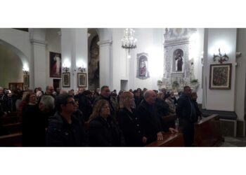 Chiesa gremita a Quartu per funerale celebrato dall'arcivescovo