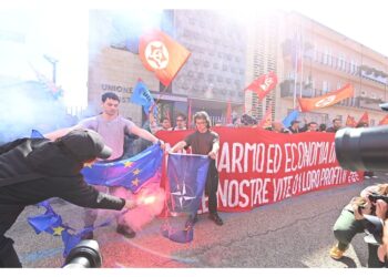 Azione alla fine della manifestazione dei metalmeccanici