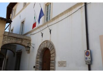 Il marito minaccia suicidio