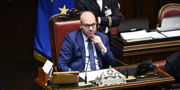 Vi prego di mantenere toni consoni e adeguati ad Aula Camera