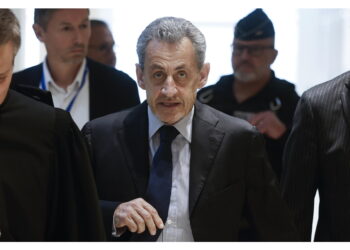 Al processo per i fondi libici. L'ex presidente nega tutto
