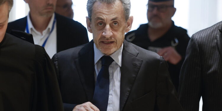 Al processo per i fondi libici. L'ex presidente nega tutto