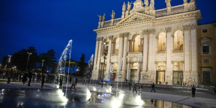 Accese le 12 fontane. C'è un 'manuale' per gli eventi