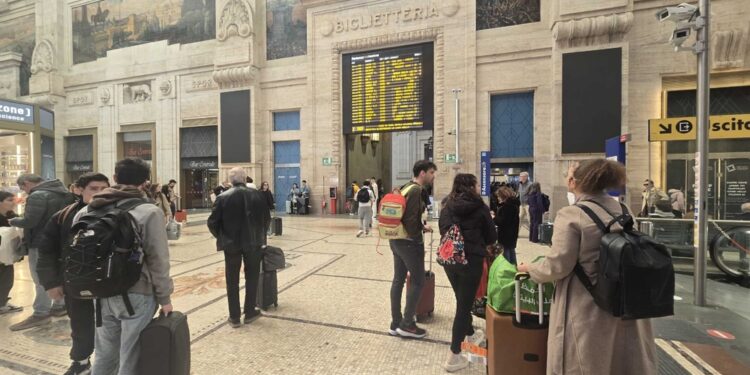 Coinvolti al momento pochi treni. Situazione verso la normalità