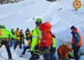 Soccorritori hanno scavato sotto tre metri di neve