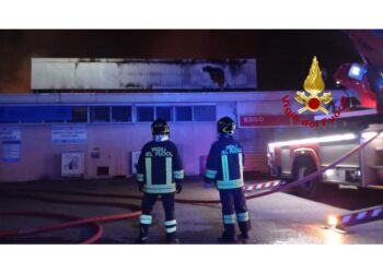 Fiamme contenute dai vvf