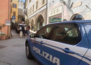 L'uomo è stato portato in commissariato