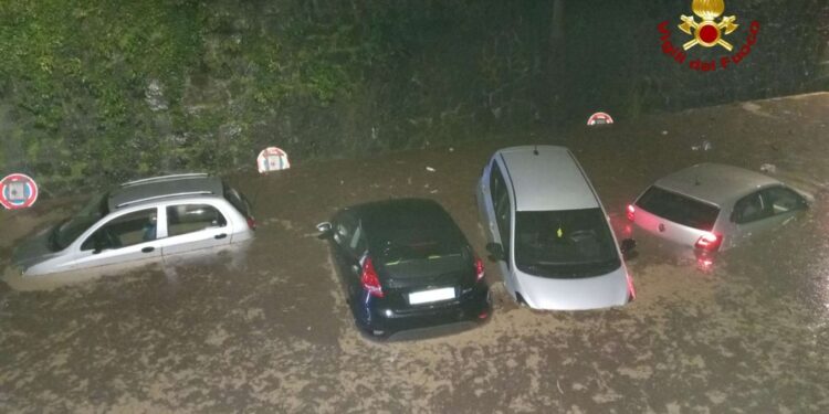 Auto trascinate dalla corrente ma nessuna persona coinvolta