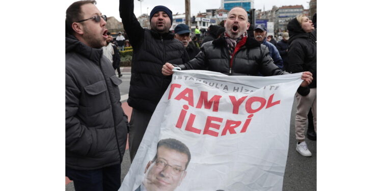 Vietate le proteste a Istanbul dopo l'arresto di Imamoglu