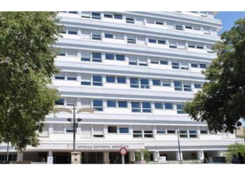 L'uomo è ricoverato a Sassari in coma farmacologico