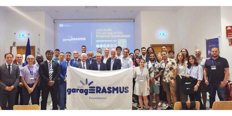 L'iniziativa editoriale nasce in Italia grazie al Gruppo Sae
