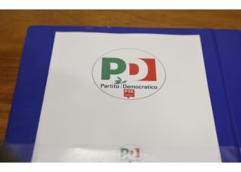 'Governatore si dimetta da commissario sanità'