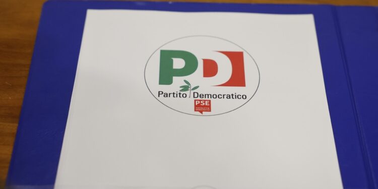 'Governatore si dimetta da commissario sanità'