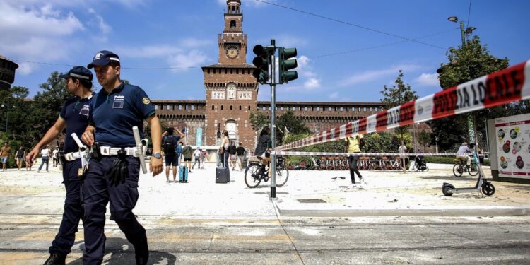 A Milano fiamme da un trasformatore