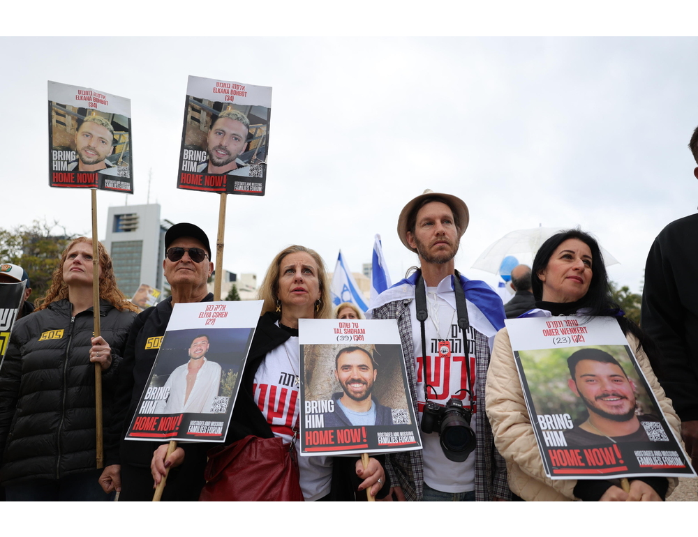 Rissa alla Knesset, agenti respingono familiari ostaggi