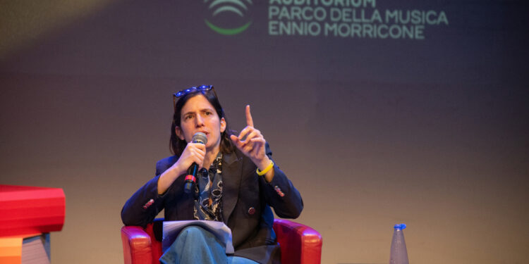 "L'esecutivo non si può occupare dei problemi degli italiani"