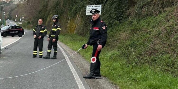 Feriti e ricoverati in ospedale gli occupanti dell'altra auto