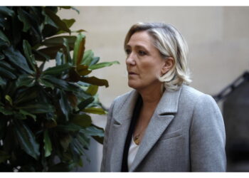 Insieme ad altri 8 eurodeputati