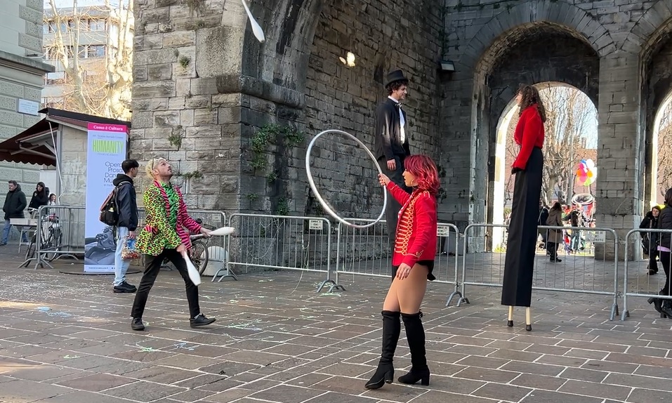 Acrobati, clown e carri: Como e provincia in maschera per il Carnevale